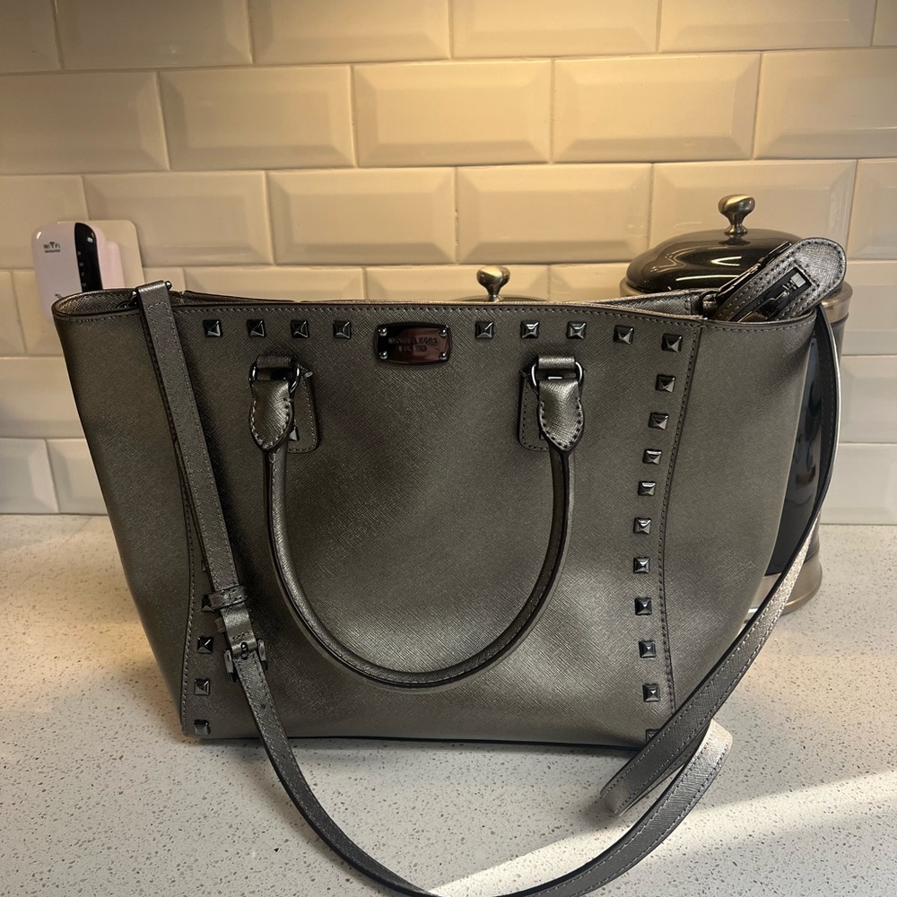 Excellent Condition Gray Metallic Michael Kors Large Tote with Crossbody Strap